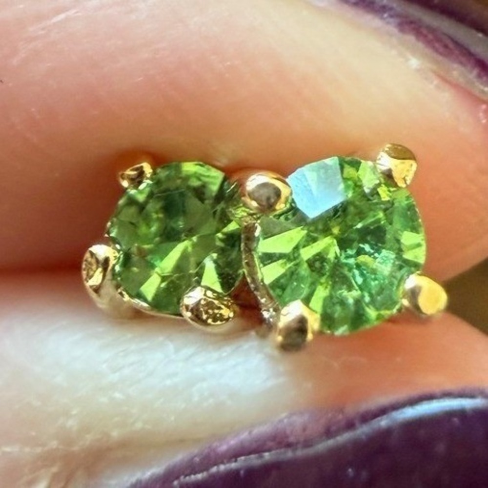 Green Stud Earrings Gold Tone Round Cut Solitaire Prongs Post‎ Backs